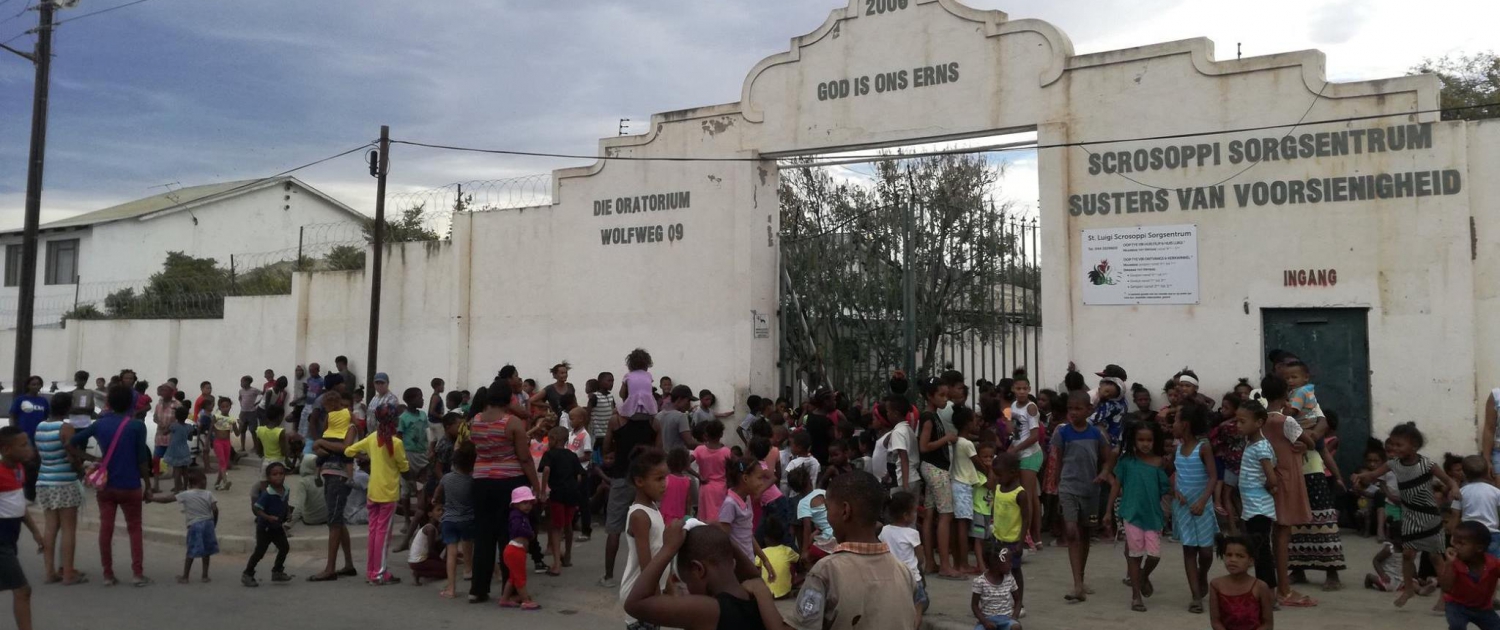 Schon vor Beginn lange Schlangen am Tor