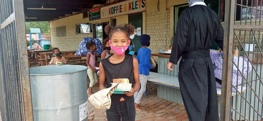 bei der Essensausgabe