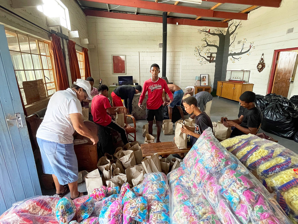 Das Ziel ist: jedes Kind erhält eine Geschenktüte aus den Händen des Hl. Nikolaus
