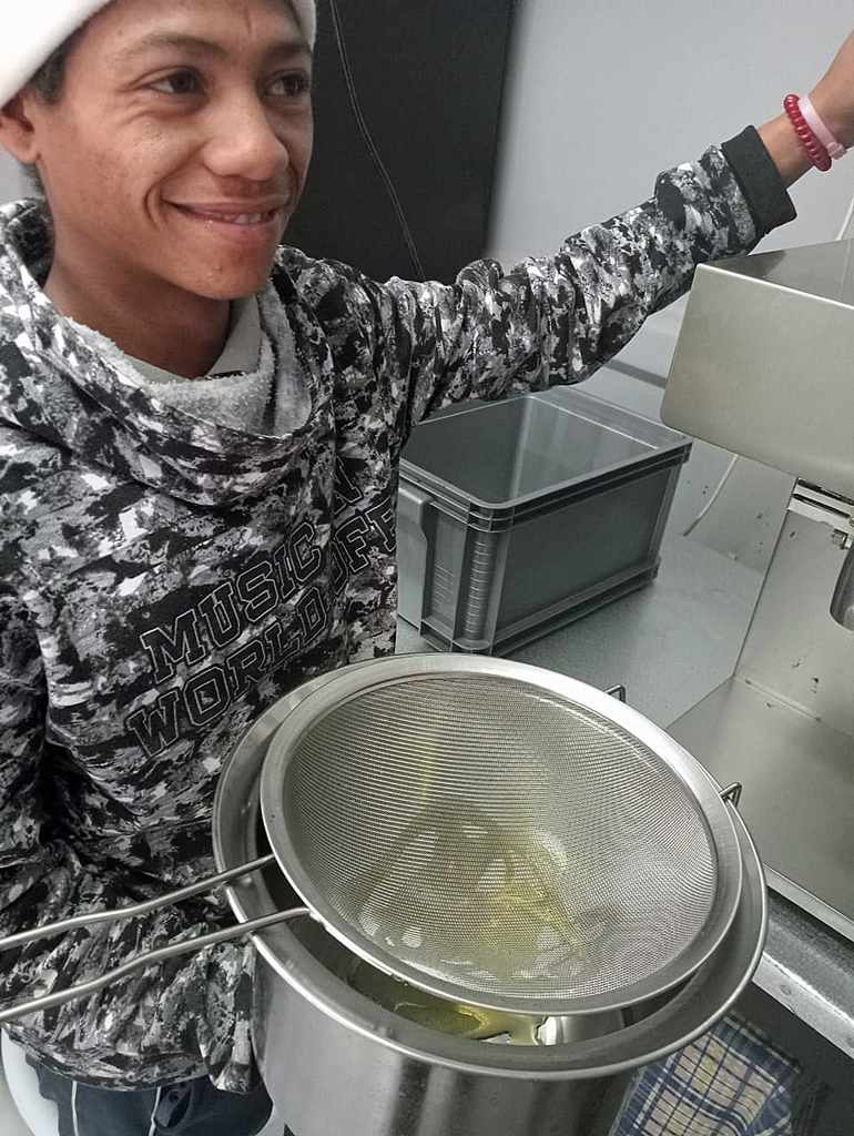 die neue Ölpresse in Aktion