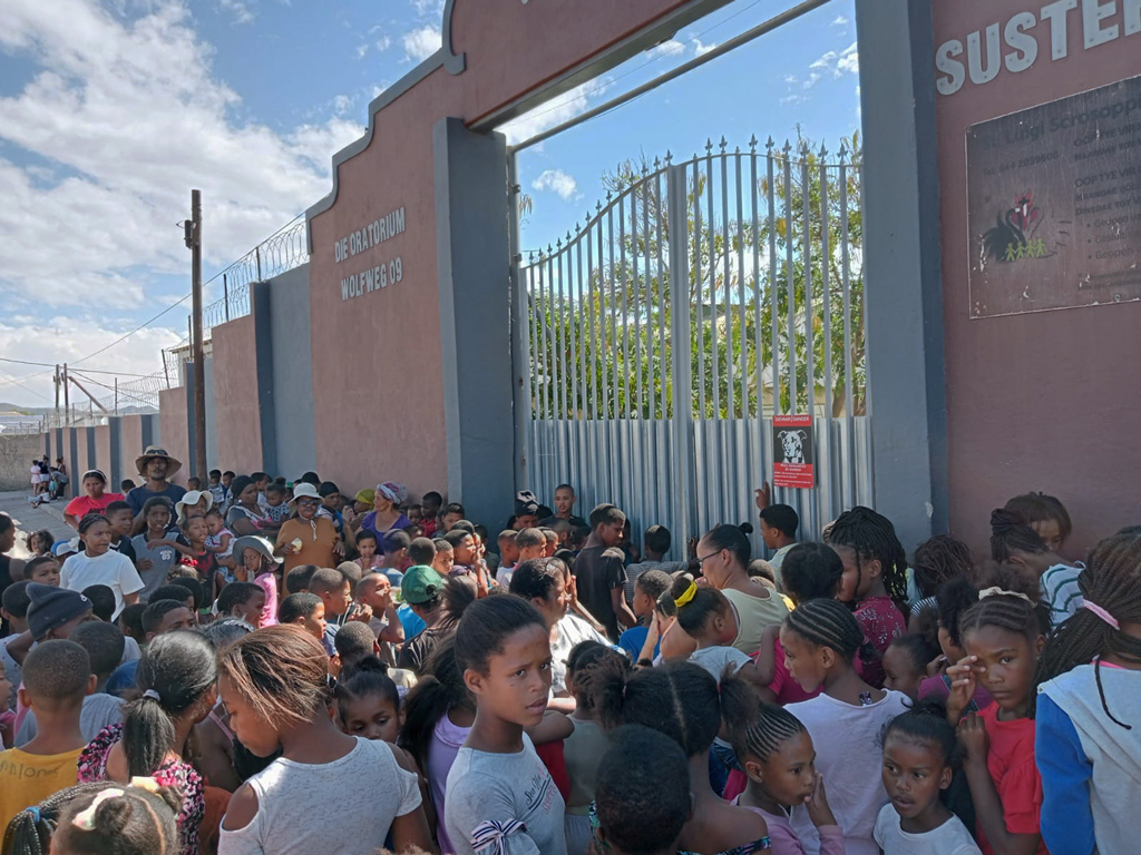 grosser Andrang vor den Toren