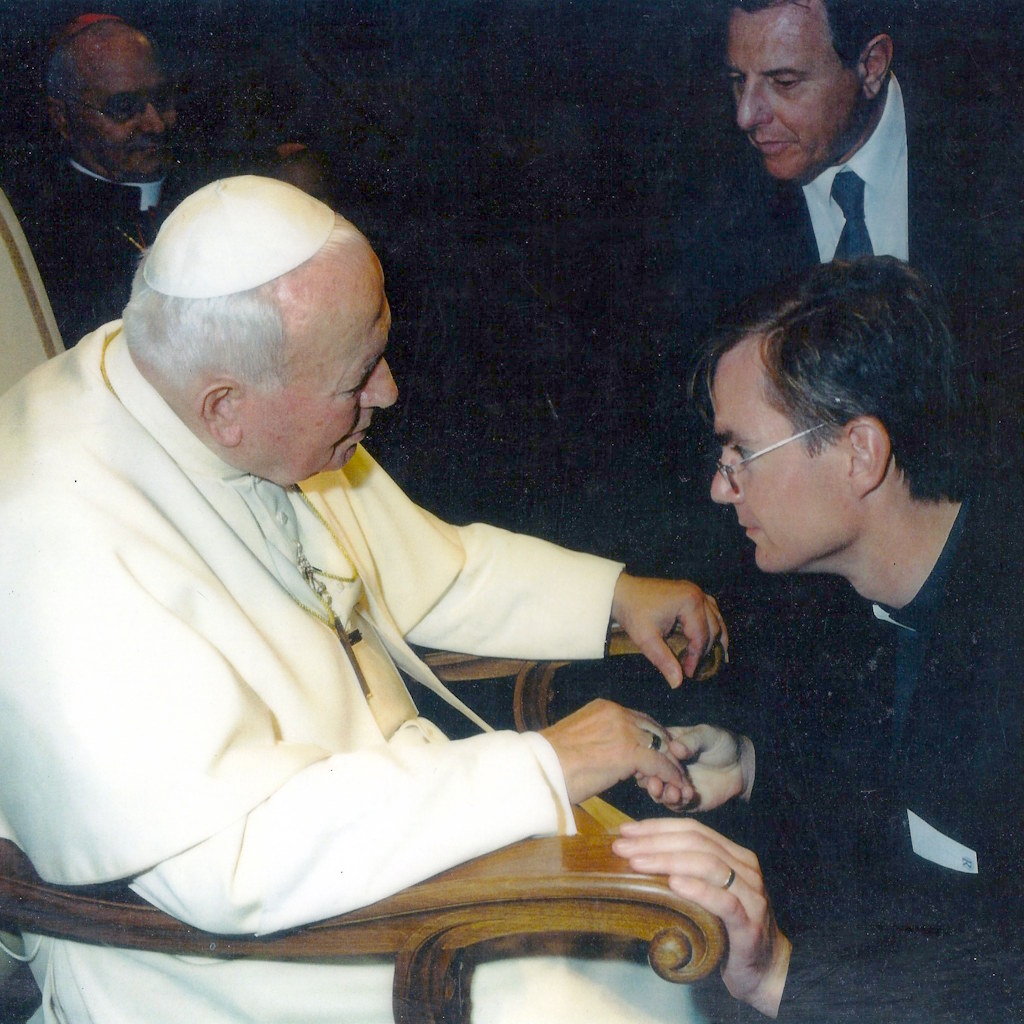 Papst Johannes Paul II und Pater Dettmer CO, Präpositus des Oratoriums in Oudtshoorn