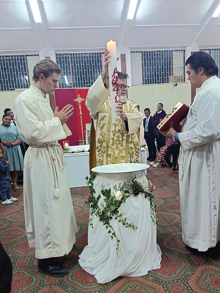 Lukas im Gottesdienst