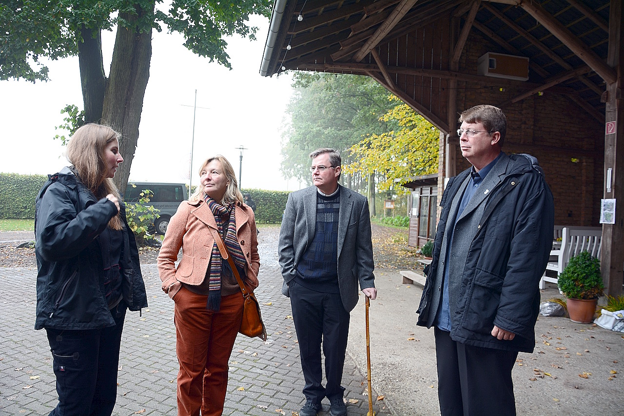 rechts: Pater David und Pater Leon