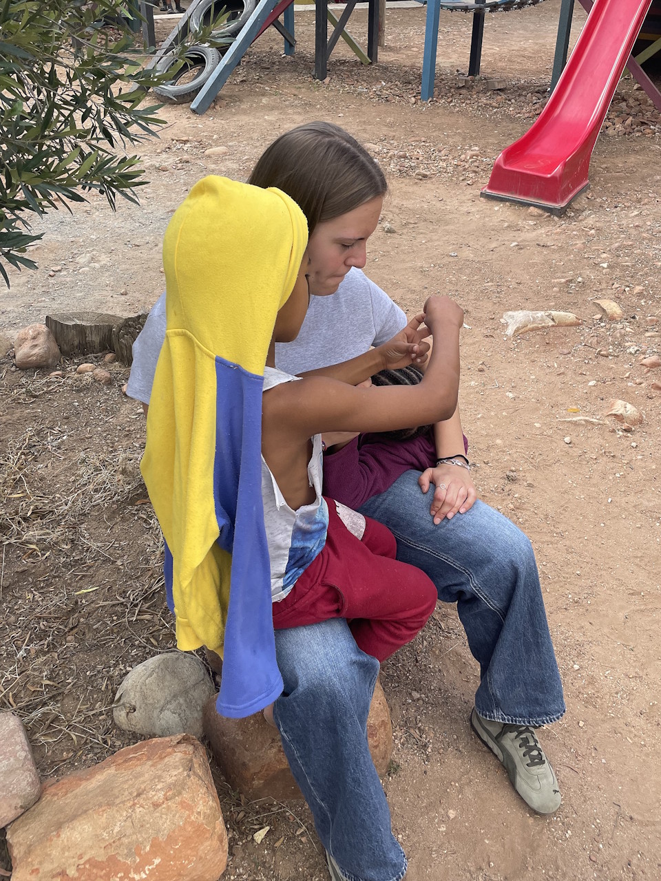 Jette und eines der Kinder im Center